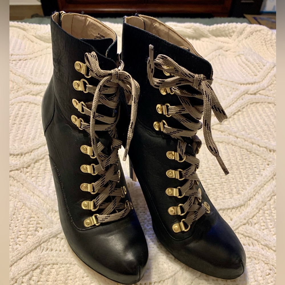 Boutique 9 Black Lace Up Boots size 8.5 style Barrow NEW - Picture 3 of 7